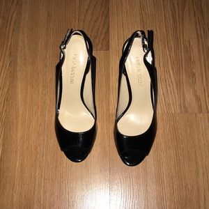 Black patent leather “Eamykell” peep toe slingback